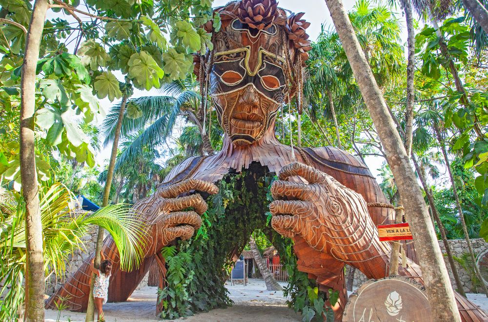 Ven a la Luz scultura Tulum